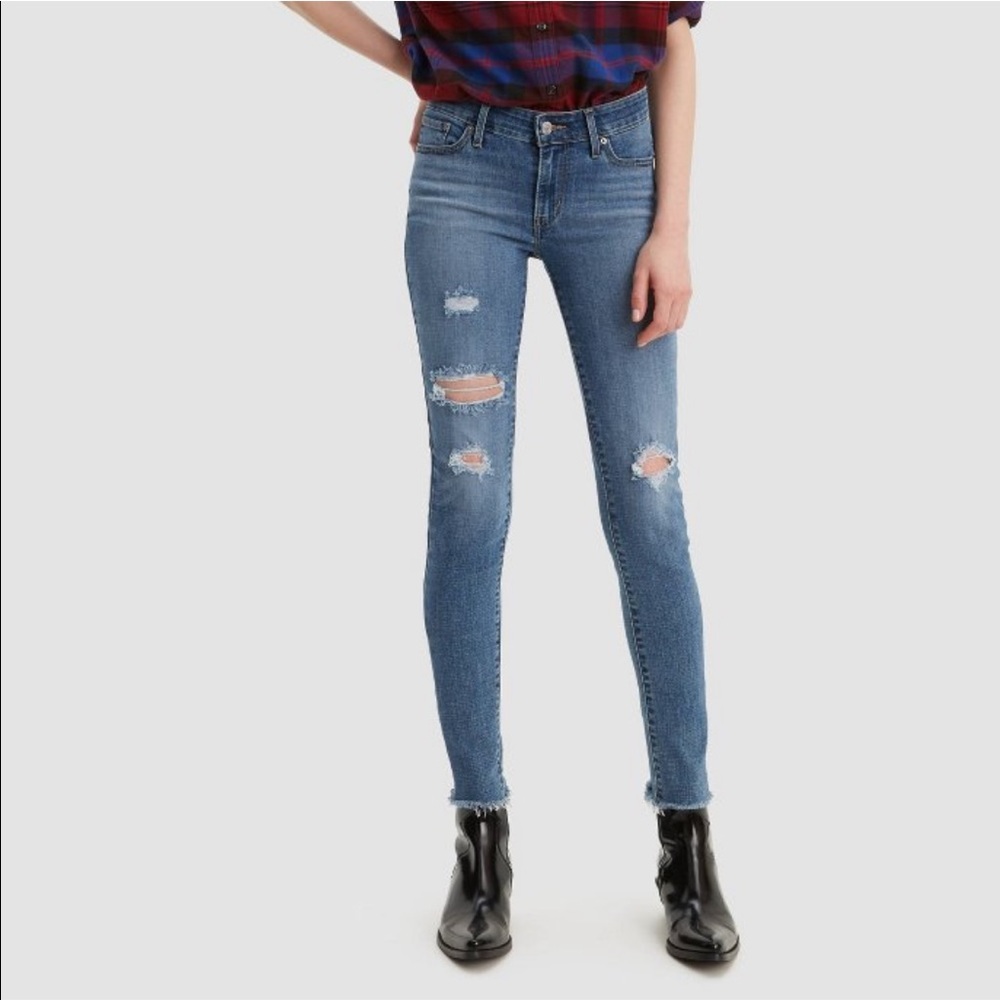Levi’s 711 distressed skinny jeans